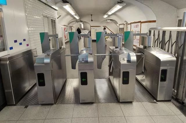 Как пользоваться метро в Париже